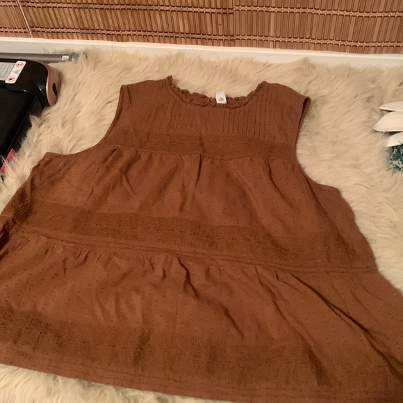 Old Navy Top- Barely Worn - Picture 2 of 2